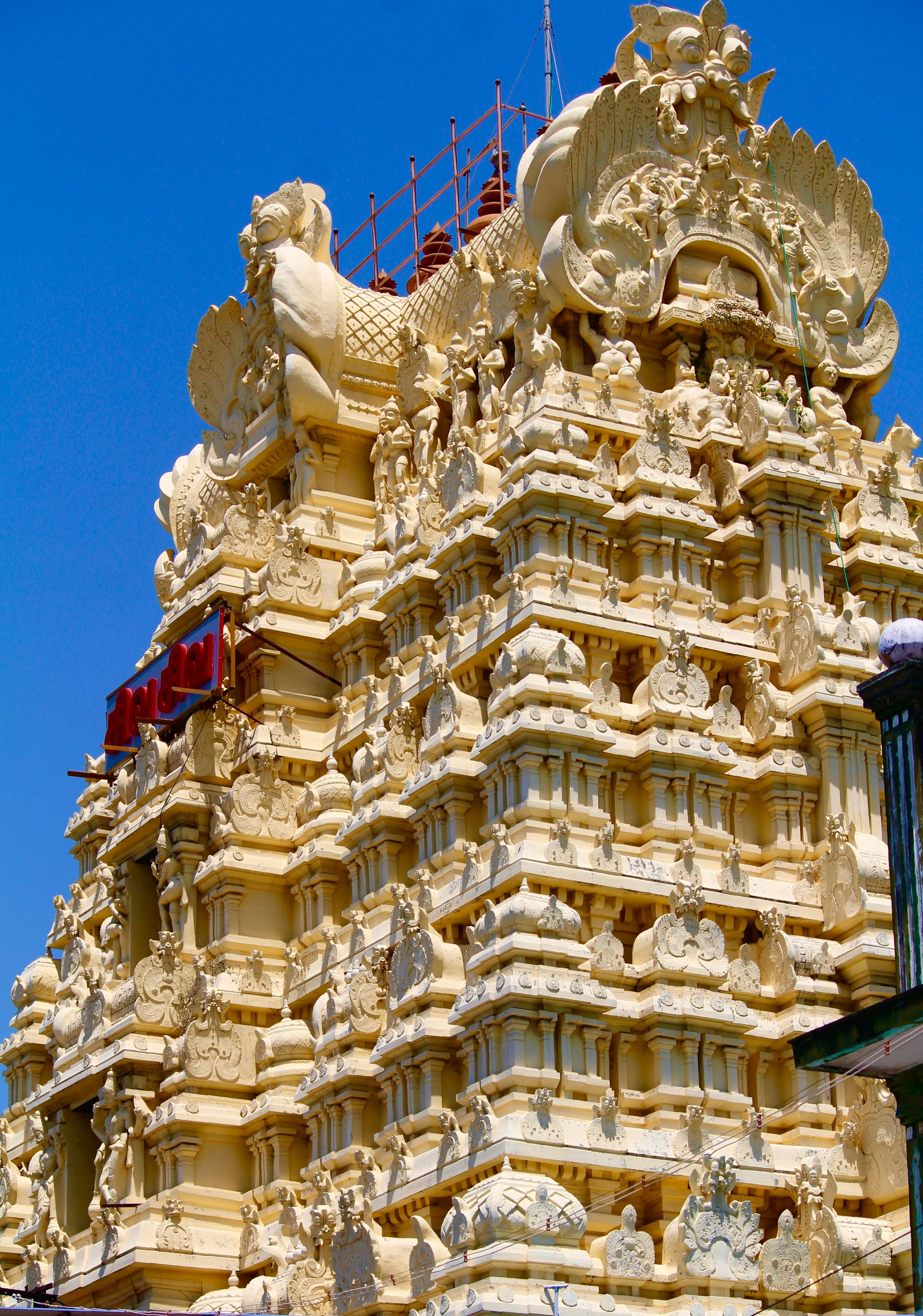Madurai-Rameshwaram-Karaikudi-Tanjawar-Kumbhakonam-Tirucharapalli Tour